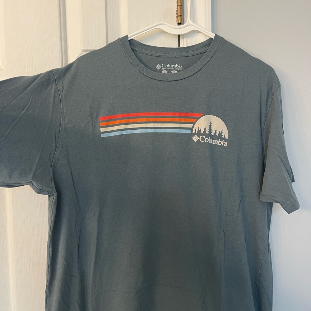 Columbia Men's Blue Tee with Graphic Stripes